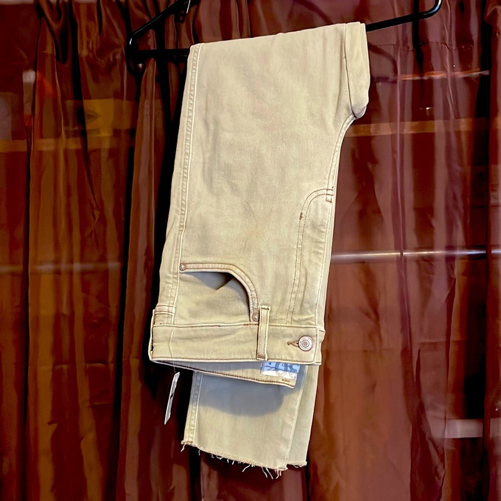 NWT Free People in beige..size 30. W is 15 in length is 26.5